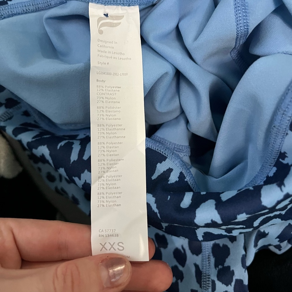 2 pairs of fabletics leggings - Picture 4 of 7